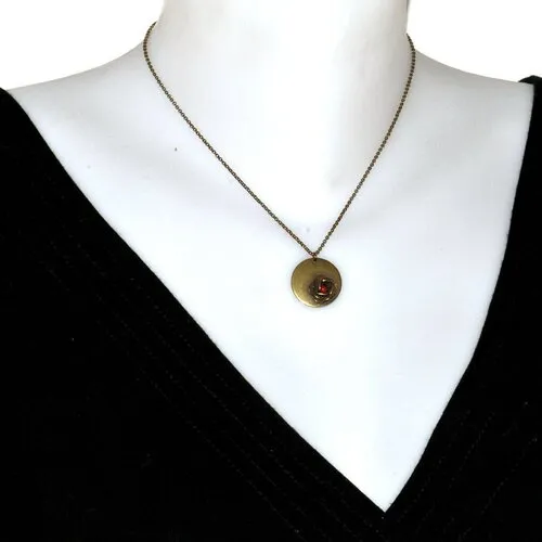 Collier rose rouge en bronze vieilli avec chaine longueur ajustable