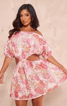 Petite Mini-robe bouffante rose texturée à dos découpé