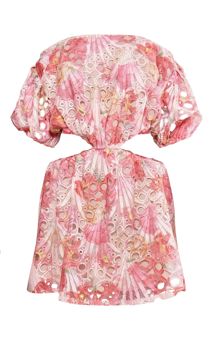 Petite Mini-robe bouffante rose texturée à dos découpé